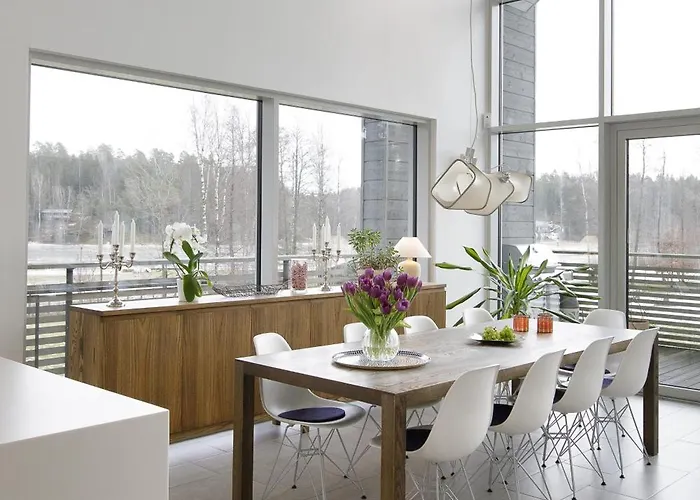 Beachfront Family Hideaway Huvilat